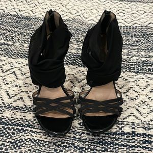 Donald Pliner black design heels